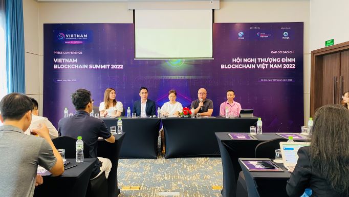 (ĐCSVN) – Hội nghị thượng đỉnh Blockchain Việt Nam 2022 được tổ chức nhằm đồng hành cùng Chính phủ, các cơ quan, bộ, ngành và doanh nghiệp trong việc định hướng, phát triển, cũng như thúc đẩy ứng dụng công nghệ chuỗi khối (Blockchain) tại Việt Nam; đồng thời tạo dấu ấn về sự phát triển Blockchain của Việt Nam, tạo một điểm đến của các nhà đầu tư, các nhà phát triển Blockchain khu vực và thế giới.