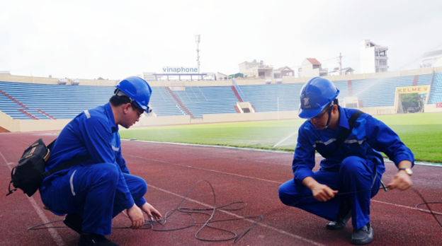 (ĐCSVN) – Thông tin từ Tập đoàn Bưu chính Viễn thông Việt Nam (VNPT) cho biết, để đảm bảo phục vụ SEA Games 31 bắt đầu diễn ra từ ngày 12/5, Tập đoàn đã đẩy nhanh tiến độ triển khai lắp đặt hạ tầng viễn thông, công nghệ thông tin tại các điểm diễn ra thi đấu.