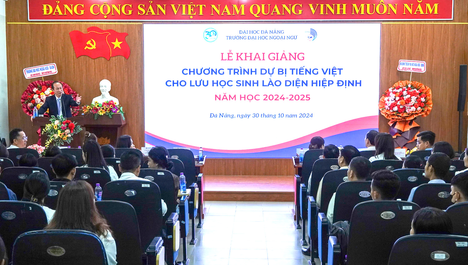 (ĐCSVN) – Năm học 2024 - 2025, Trường ĐH Ngoại ngữ (ĐHNN) thuộc ĐH Đà Nẵng (ĐHĐN) triển khai tiếp nhận 20 lưu học sinh Lào vào học chương trình Dự bị tiếng Việt dành cho người nước ngoài.