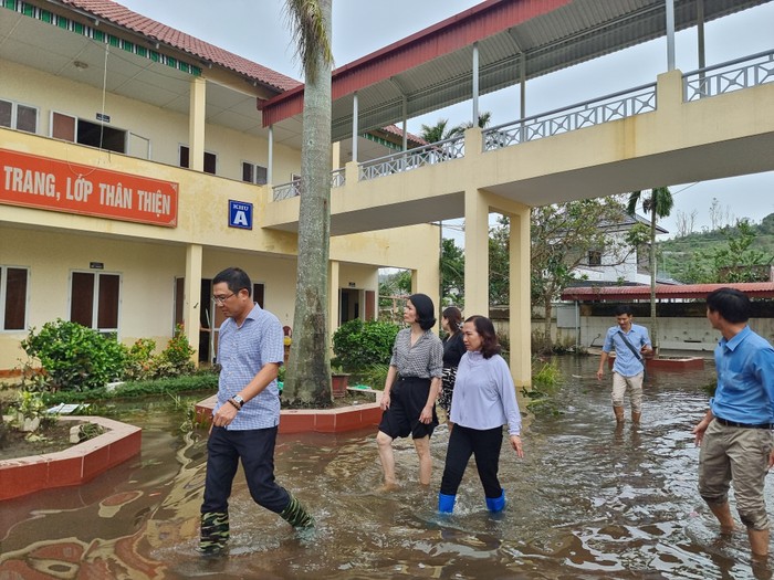 (ĐCSVN) – Cơn bão số 3 (YAGI) đổ bộ vào TP Hải Phòng đã gây thiệt hại nặng nề. Trong đó, ngành Giáo dục và Đào tạo cũng chịu thiệt hại rất lớn về cơ sở vật chất. Hơn 2.600 phòng học đã bị hư hỏng, ảnh hưởng nghiêm trọng đến hoạt động dạy và học.