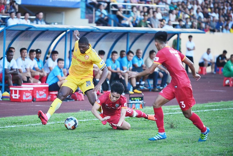  Covid-19 xuất hiện ở Đà Nẵng, V-League chờ hoãn giải 