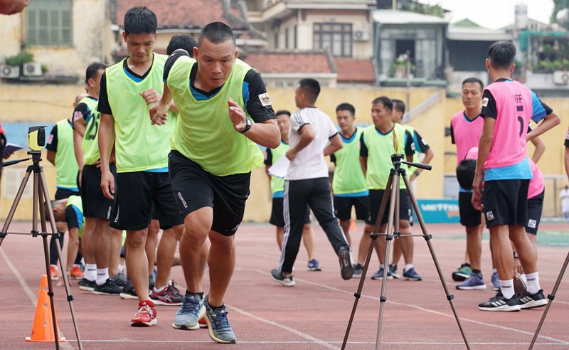  Hai trợ lý trọng tài không vượt qua bài kiểm tra thể lực 