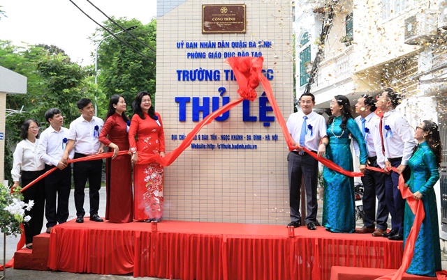 (ĐCSVN) - Trường Tiểu học Thủ Lệ (phường Ngọc Khánh) đã được quận Ba Đình (thành phố Hà Nội) đầu tư hơn 105 tỷ đồng để xây dựng, cải tạo, trang bị đồng bộ, hiện đại theo chuẩn quốc gia mức độ 2.