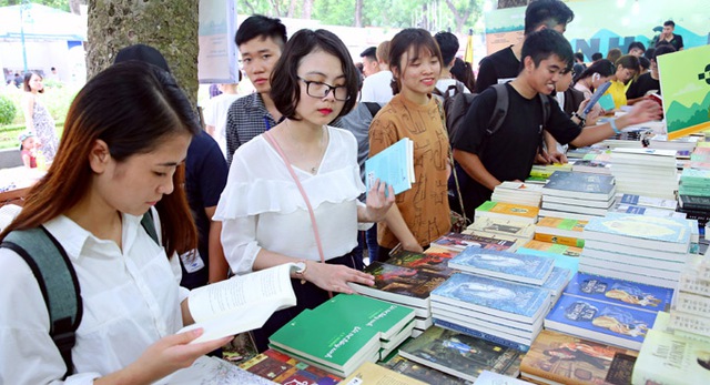 (ĐCSVN) - Ngày Sách và Văn hóa đọc Việt Nam là hoạt động nhằm phát huy giá trị của sách, của văn hóa đọc trong hệ thống cơ sở giáo dục và đào tạo; góp phần xây dựng đời sống văn hóa tinh thần, phát huy những giá trị đạo đức, truyền thống hiếu học của dân tộc.