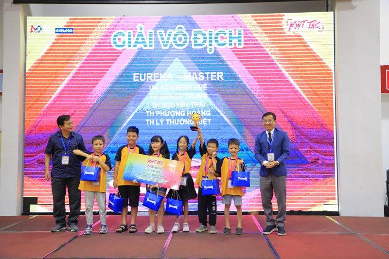 (ĐCSVN) - Cuộc thi FIRST Lego League Challenge với chủ đề “Masterpiece - Kiệt tác” đã thu hút hơn 500 học sinh từ các trường Tiểu học đến Trung học phổ thông và các trung tâm trên toàn quốc tham gia tranh tài. 