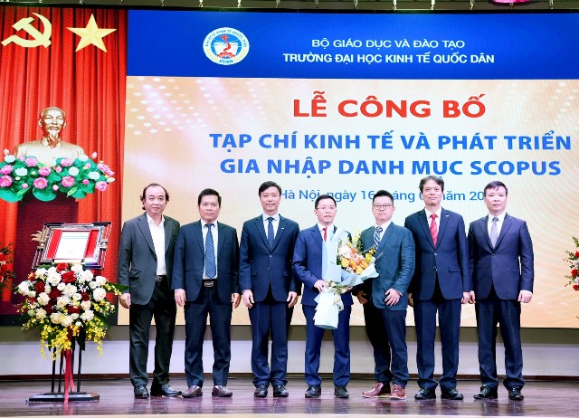 (ĐCSVN) - Tạp chí Kinh tế và Phát triển (JED) của Trường Đại học Kinh tế Quốc dân vừa chính thức gia nhập cơ sở dữ liệu khoa học uy tín Scopus - cơ sở dữ liệu của Nhà xuất bản Elsevier, Hà Lan. JED là tạp chí thứ hai trong số tạp chí của các trường trực thuộc Bộ Giáo dục và Đào tạo (GD&ĐT) gia nhập danh mục Scopus thành công.