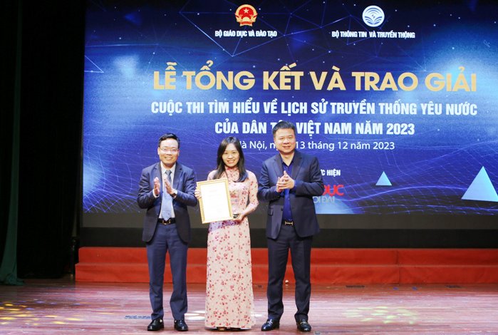 (ĐCSVN) - Sau hơn hai tháng triển khai, Ban tổ chức cuộc thi đã nhận được gần 22.000 tác phẩm dự thi, cho thấy sự lan tỏa cũng như sự quan tâm của đông đảo độc giả và các tầng lớp nhân dân đến với lịch sử nước nhà, nâng cao niềm tự hào dân tộc.