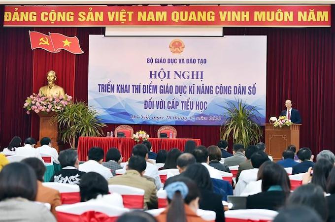  (ĐCSVN) - Việc giáo dục kỹ năng công dân số cho học sinh tiểu học có tầm quan trọng đặc biệt, giúp các em có các kỹ năng cơ bản về sử dụng công nghệ và truyền thông một cách an toàn, đúng cách...