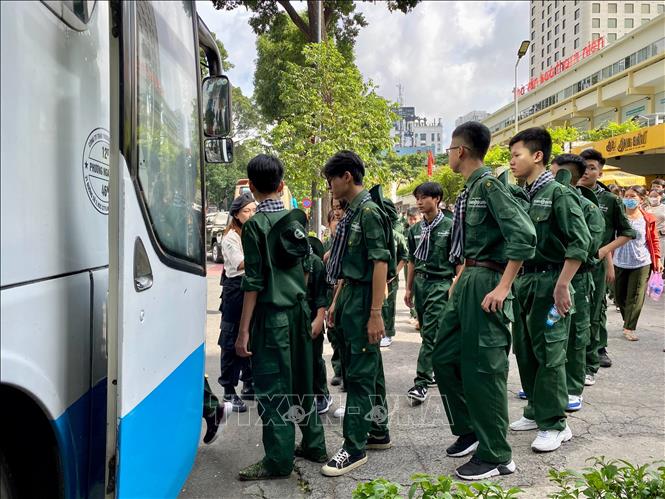 (ĐCSVN) -  Tham gia chương trình Học kỳ quân đội “Học làm chiến sĩ Quân đội nhân dân Việt Nam