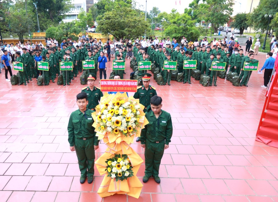 (ĐCSVN) – Sáng 6/6, Thành đoàn Đà Nẵng phối hợp Bộ Chỉ huy quân sự thành phố Đà Nẵng tổ chức chương trình “Học kỳ trong quân đội” năm 2023 với sự tham gia của 150 học viên.