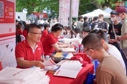 (ĐCSVN)- PGS.Trần Trung Kiên, Trưởng phòng Tuyển sinh ĐH Bách khoa Hà Nội, khẳng định: Với phổ điểm đã công bố, Kỳ thi đánh giá tư duy không quá khó như nhiều người vẫn nghĩ bởi đa số thí sinh có thể hoàn thành bài thi với số điểm tốt.