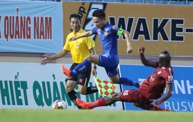  Hoàng Vũ Samson toả sáng, Quảng Nam đánh bại TP Hồ Chí Minh 2-0 