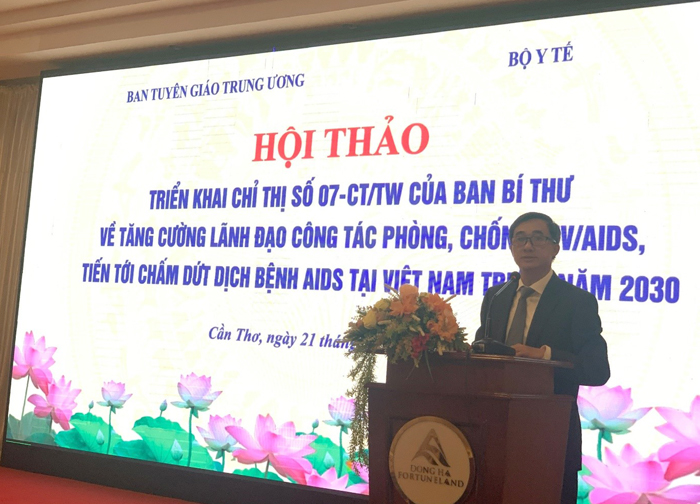 (ĐCSVN) - Mặc dù đã đạt được nhiều thành tựu, tuy nhiên Chương trình phòng, chống HIV/AIDS ở nước ta  đang đứng trước rất nhiều thách thức, đòi hỏi cả hệ thống chính trị cần quyết tâm, cùng hành động để đạt được mục tiêu tiến tới chấm dứt dịch bệnh AIDS tại Việt Nam chậm nhất vào năm 2030