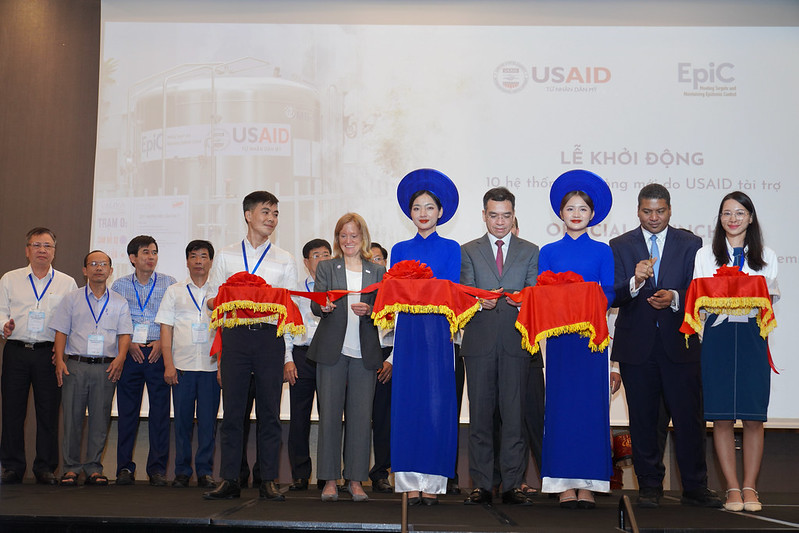 (ĐCSVN) – Phái đoàn Ngoại giao Hoa Kỳ tại Việt Nam, thông qua Cơ quan Phát triển Quốc tế Hoa Kỳ (USAID)  sẽ tài trợ hệ thống oxy lỏng cho thêm 10 bệnh viện tại Việt Nam.