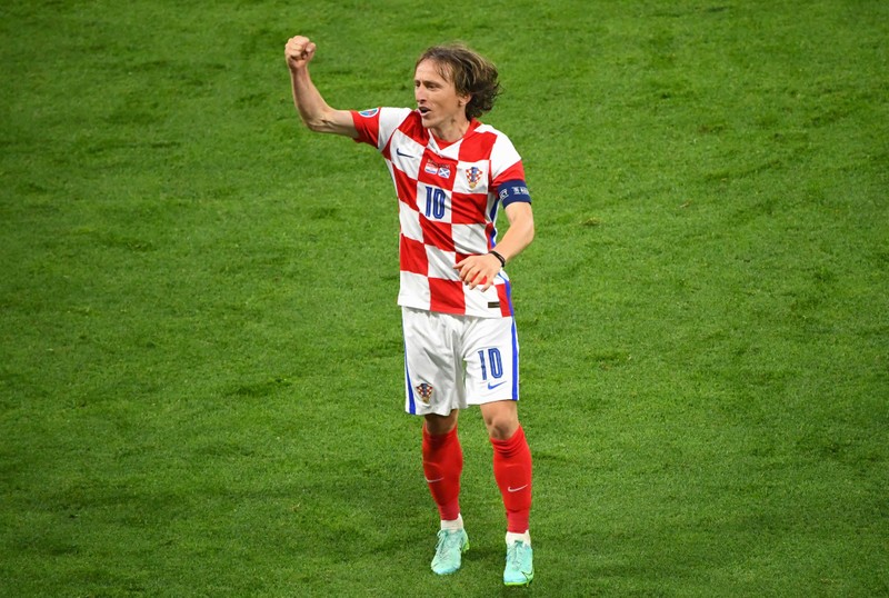  Luka Modric lập siêu phẩm, Croatia tiễn Scotland rời giải 