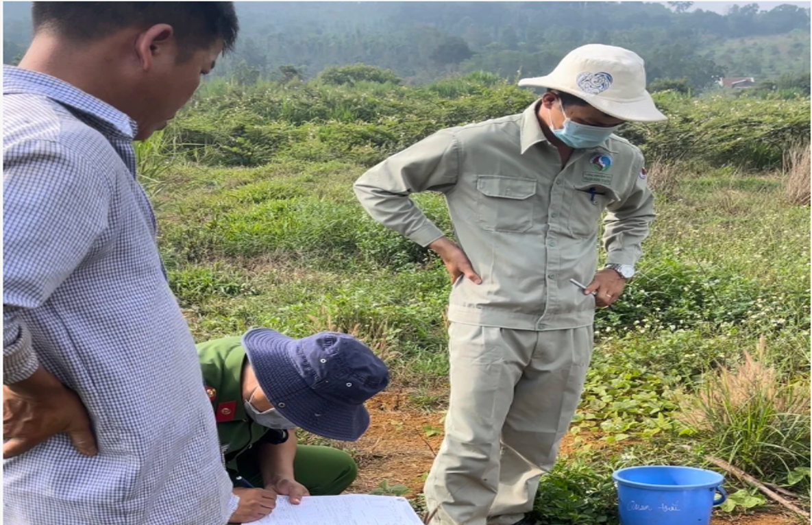 (ĐCSVN) - Quá trình hoạt động, một trang trại chăn nuôi lợn ở xã Nam Bình, huyện Đắk Song, tỉnh Đắk Nông đã xả nước thải gây ô nhiễm môi trường. Với hành vi này, UBND tỉnh Đắk Nông đã xử phạt chủ trang trại số tiền gần 500 triệu đồng.