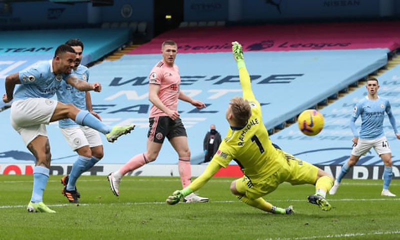 NDO -  Dù chỉ thắng tối thiểu Sheffied 1-0 trên sân nhà, nhưng Man City vẫn độc chiếm ngôi đầu với cách biệt bốn điểm so với đội nhì bảng Man United. Phong độ ổn định đã giúp Man City chiếm ưu thế trong cuộc đua giành ngôi vô địch.