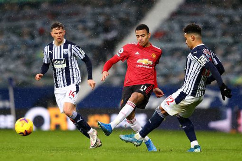  West Brom kiên cường chia điểm với Man United 