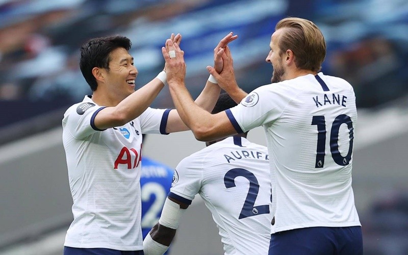  Tottenham thắng lớn, Man United vui mừng 