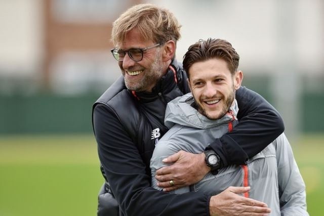  Liverpool ký hợp đồng ngắn hạn với Lallana 