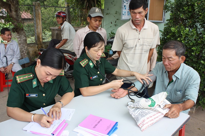 (ĐCSVN) – Tỉnh Long An có đường biên giới quốc gia tiếp giáp với tỉnh Svay Rieng, Prey Veng của Campuchia, có cửa khẩu quốc tế Bình Hiệp, cửa khẩu quốc gia Mỹ Quý Tây, 3 cửa khẩu phụ và 7 lối mở. Thời gian qua, mối quan hệ đoàn kết, hữu nghị luôn được duy trì và phát triển trên nhiều lĩnh vực. 