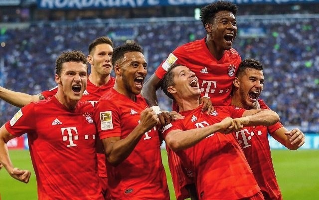  Lewandowski lập hat-trick, Bayern có chiến thắng đầu tiên 