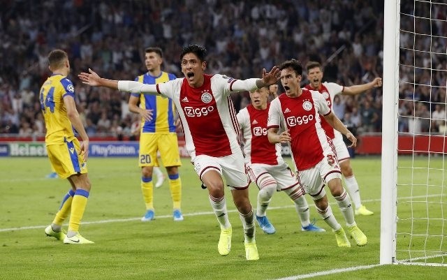 NDO -  NDĐT - Đương kim vô địch Hà Lan, Ajax Amsterdam chính thức giành vé vào vòng bảng Champions League mùa giải 2019-20, sau chiến thắng 2-0 trước APOEL Nicosia ở trận lượt về vòng sơ loại cuối cùng sáng 29-8.