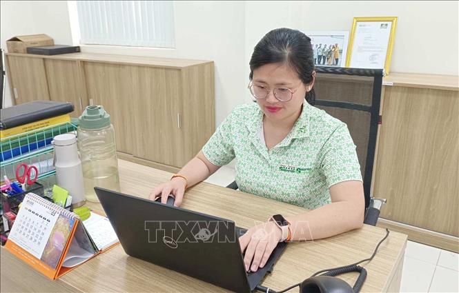 (ĐCSVN) - 49 năm kể từ chiến thắng oanh liệt vào ngày 30/4/1975, giải phóng hoàn toàn miền Nam, thống nhất đất nước, Việt Nam đã đạt được những thành tựu nổi bật, đất nước hoà bình, thống nhất, kinh tế - xã hội ngày càng phát triển, đời sống vật chất và tinh thần của nhân dân được cải thiện nhanh chóng và ngày càng được nâng cao. 