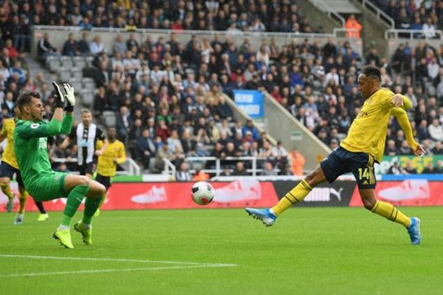  Arsenal thắng chật vật Newcastle 1-0 trên sân khách 