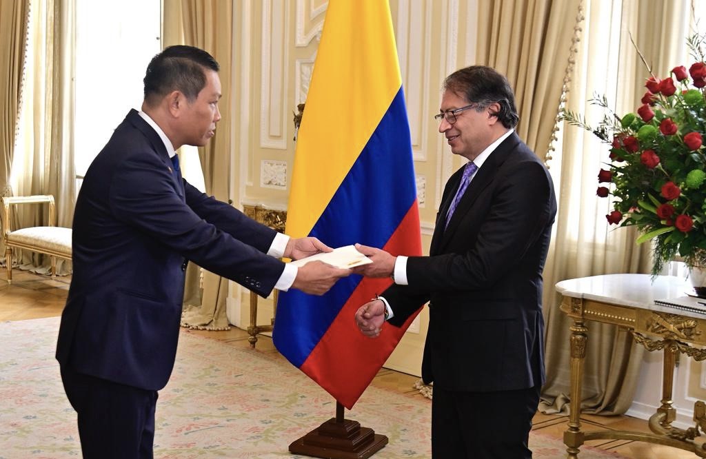 (ĐCSVN) - Tổng thống Colombia Gustavo Petro Urrigo mong muốn Việt Nam sớm mở Đại sứ quán tại Colombia để thúc đẩy quan hệ hữu nghị và hợp tác nhiều mặt, nhất là trên lĩnh vực kinh tế - thương mại giữa hai nước.