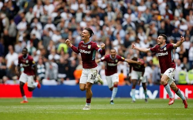  Aston Villa trở lại Premier League sau ba năm vắng bóng 