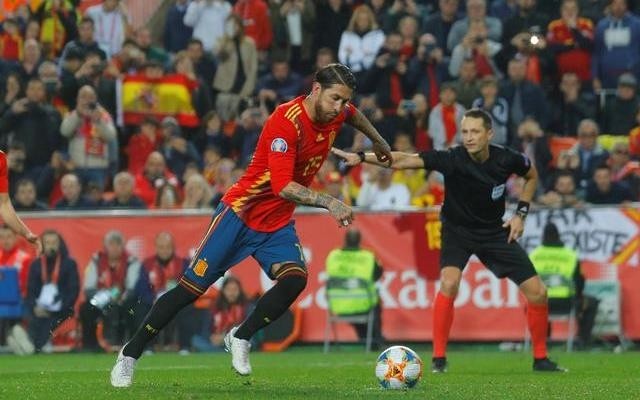 NDO -  NDĐT - Trung vệ đội trưởng Sergio Ramos ghi bàn thắng quyết định, giúp Tây Ban Nha khởi đầu suôn sẻ ở vòng loại Euro 2020 bảng F bằng chiến thắng 2-1 trên sân nhà trước Na Uy sáng 24-3.