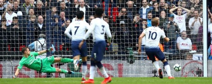  Tottenham hòa kịch tính Arsenal 1-1 