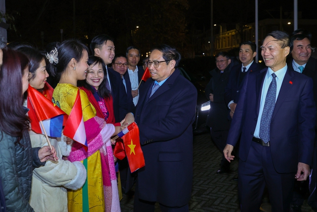 Trên tinh thần “Đoàn kết, đoàn kết, đại đoàn kết; thành công, thành công, đại thành công”, Thủ tướng mong muốn cộng đồng người Việt Nam tại Hà Lan không ngừng lớn mạnh, thực hiện tốt nghĩa vụ công dân ở sở tại, đoàn kết, là cộng đồng mẫu mực và là niềm tự hào của đất nước. 