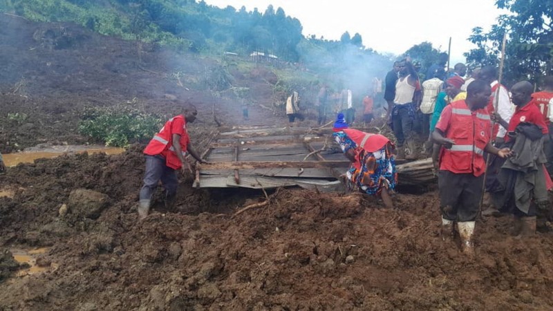  Uganda kêu gọi người dân sơ tán sau thảm họa lở đất khiến 120 người mất tích và tử vong 