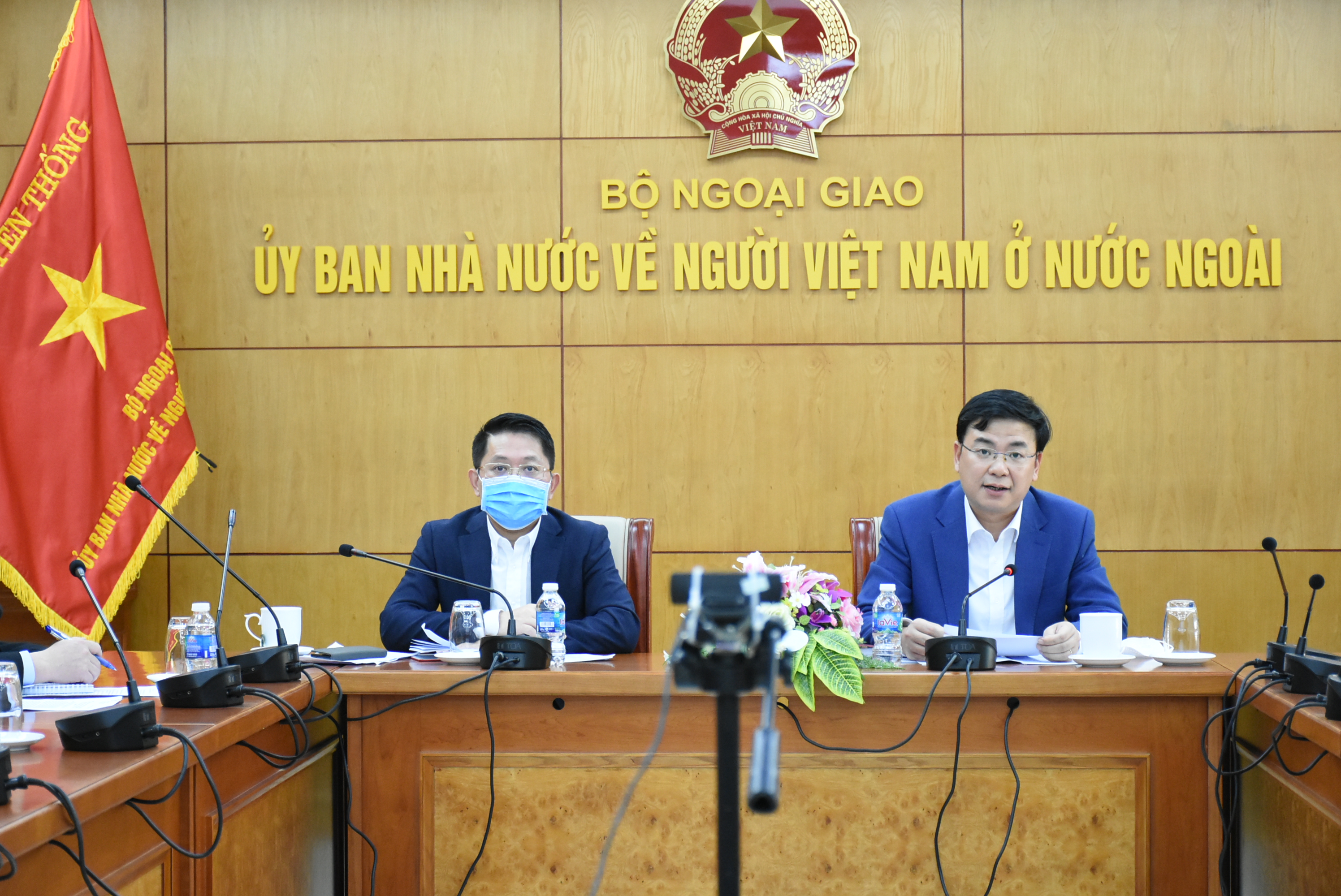 (ĐCSVN) – Thứ trưởng Bộ Ngoại giao, Chủ nhiệm Ủy ban Nhà nước về người Việt Nam ở nước ngoài Phạm Quang Hiệu khẳng định, Bộ Ngoại giao cùng các bộ ngành liên quan, các Cơ quan đại diện Việt Nam ở nước ngoài sẽ tiếp tục nỗ lực, tập trung công tác bảo hộ công dân và hỗ trợ cộng đồng người Việt Nam tại Ukraine.