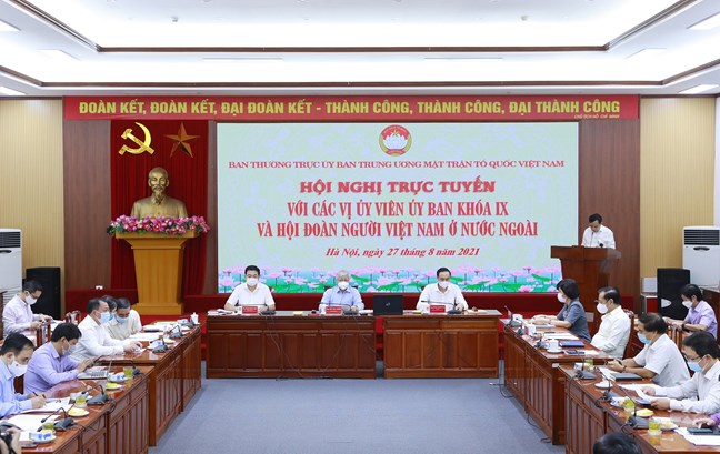 (ĐCSVN) - Chủ tịch Ủy ban Trung ương MTTQ Việt Nam Đỗ Văn Chiến nhấn mạnh, sự đồng hành và hiến kế tâm huyết của kiều bào trên mọi hành trình của dân tộc bắt nguồn từ tinh thần yêu nước, luôn hướng về quê hương của những người con đất Việt xa xứ, “dù đi xa vạn đỗi, không phai nhòa nguồn cội Rồng Tiên”.