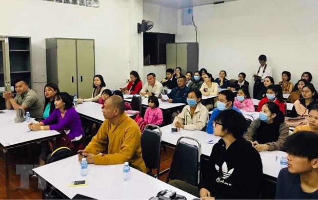 Tối 22/12, tại chùa Phật Tích ở thủ đô Vientiane đã diễn ra Lễ khai giảng khóa học ngoại ngữ miễn phí cho cộng đồng người Việt tại Lào.