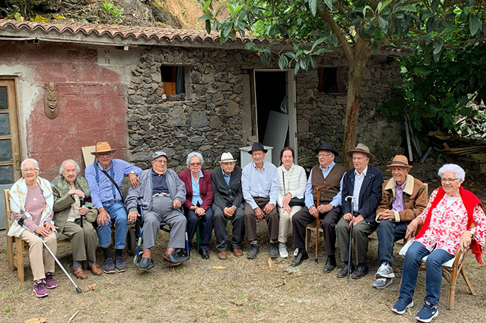 (ĐCSVN) – 12 anh chị em trong gia đình Hernandez-Perez sống ở thị trấn Moya trên đảo Gran Canaria (Tây Ban Nha) đã lập kỷ lục thế giới Guinness về tổng số tuổi các thành viên trong một nhà với 1.058 tuổi 249 ngày.