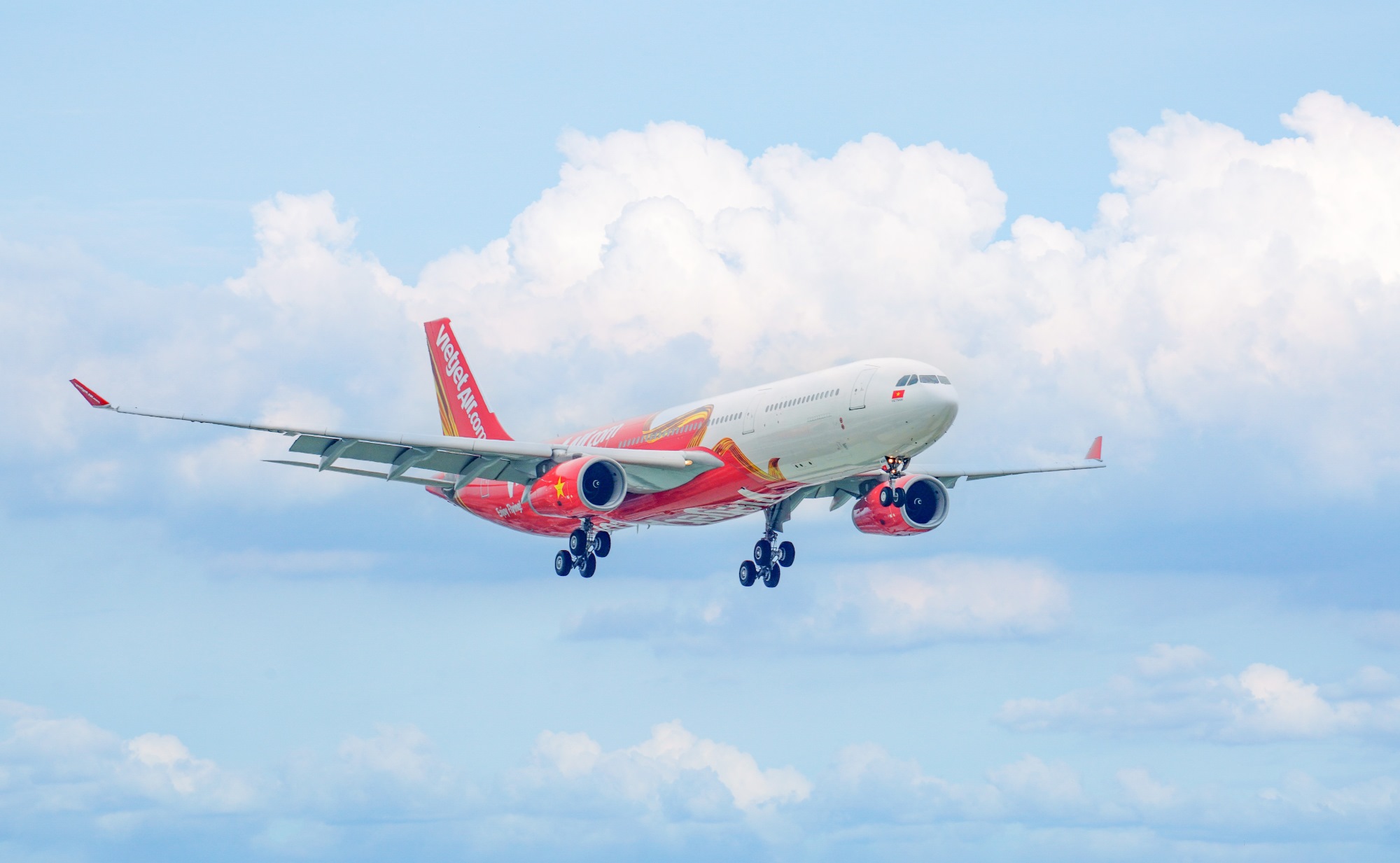 (ĐCSVN) - Mừng Vietjet được AirlineRatings vinh danh tại hai giải thưởng quan trọng của hàng không thế giới, Vietjet dành tặng hành khách ưu đãi giảm 50% giá vé Business, SkyBoss trên tất cả các đường bay trong nước và quốc tế.