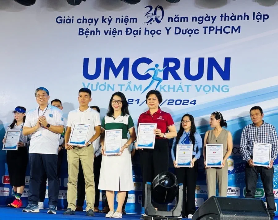 (ĐCSVN) – Vừa qua (Ngày 21/04/2024), Vietcombank Sài Thành đã tham gia tài trợ và đồng hành cùng giải chạy “UMC Run - Vươn tầm khát vọng”, chào mừng kỷ niệm 30 năm thành lập Bệnh viện Đại học Y Dược TP.HCM - đối tác toàn diện và truyền thống của Chi nhánh.