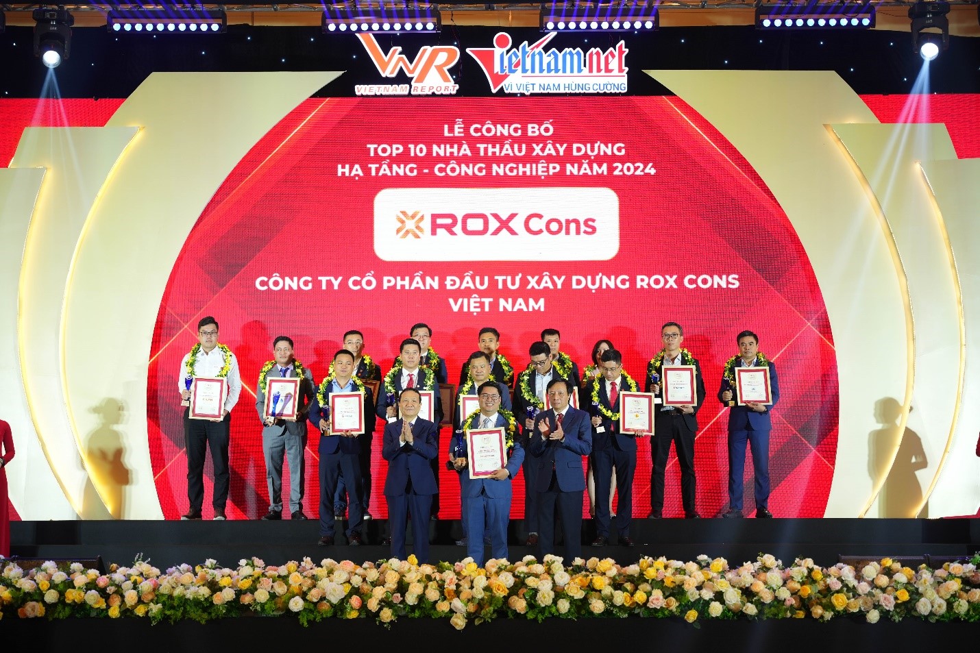 (ĐCSVN) - Công ty Cổ phần Đầu tư Xây dựng ROX Cons Việt Nam (tiền thân là TNCons Vietnam) vinh dự lọt Top 10 Nhà thầu xây dựng hạ tầng - công nghiệp năm 2024 và Top 500 doanh nghiệp tăng trưởng nhanh nhất Việt Nam theo khảo sát của Công ty Cổ phần Báo cáo Đánh giá Việt Nam (Vietnam Report). 