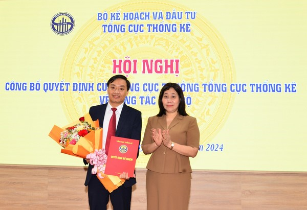 Hội nghị công bố Quyết định của Tổng cục trưởng Tổng cục Thống kê về công tác cán bộ tỉnh Thừa Thiên Huế