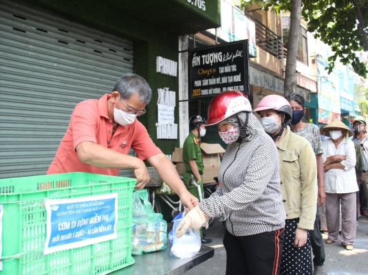 Sáng ngời tấm lòng Việt trong hoạn nan