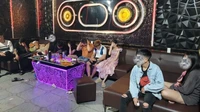 Bắt quả tang 11 nam, nữ phê ma túy trong phòng karaoke 