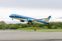 Vietnam Airlines hủy nhiều chuyến bay đến, đi từ Tuy Hòa và Côn Đảo do thời tiết xấu