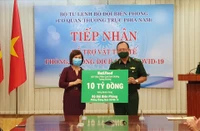 Trao quà dinh dưỡng tặng bộ đội biên phòng