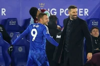 Vardy giúp HLV Van Nistelrooy giành chiến thắng đầu tiên cùng Leicester 