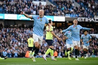 Haaland ghi bàn, Man City thắng nhọc để vươn lên đầu bảng