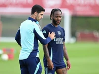 Mikel Arteta chỉ cần 10 giây để quyết định tuyển mộ Sterling